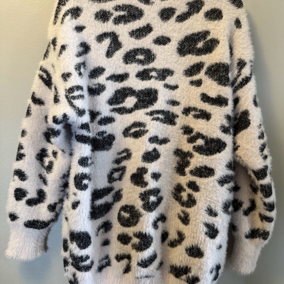 Vintage Black and White Animal Print Oversized Cardigan - Picture 4 of 4
